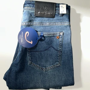 Jacob Cohën 625 Special Edition - 625 modell i klassisk blå tvätt. Oanvända med tags. Skick: 10/10 Pris kan diskuteras 📦 Skickas eller möts upp