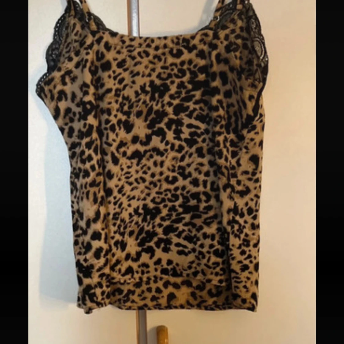 Leopardmönstrad linnetopp från Pieces - 4