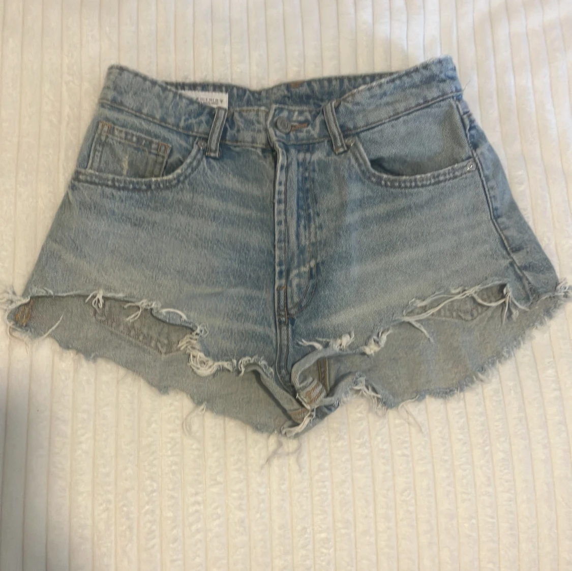 Ljusblå jeansshorts från Zara