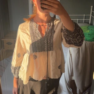 Blus - Blus från Zara, endast använd fåtala gånger. Storlek M ☺️
