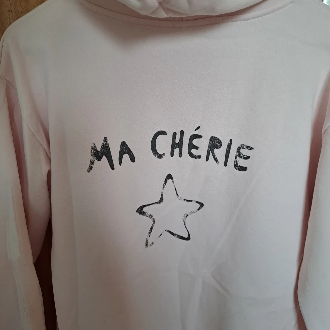 Ljusrosa hoodie från Gina Tricot - 3