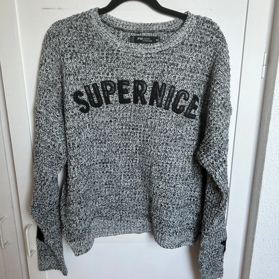 Grå stickad tröja från FB Sister