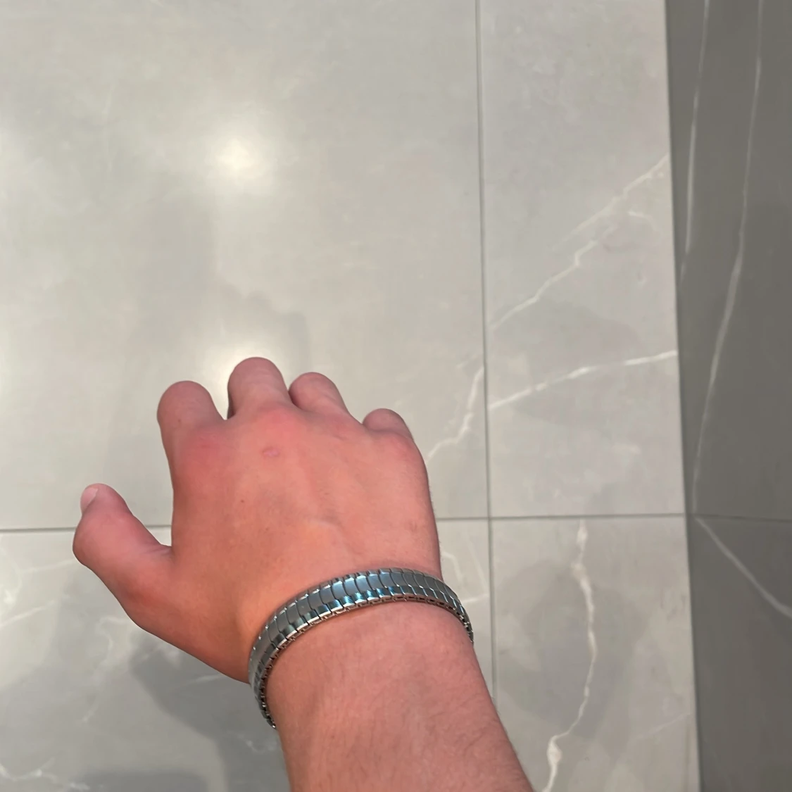 Silvrigt stretcharmband i silver - 1