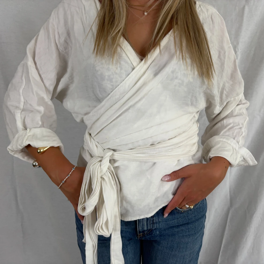 Vit omlottblus i linne - 3