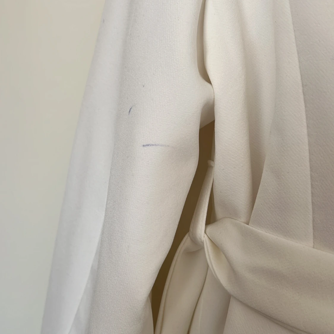 Vit kavaj med bälte från Fidosa - 1