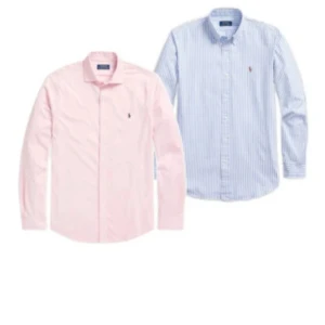 Ralph Lauren skjortor rosa & blå - Två klassiska skjortor från Ralph Lauren, en i ljusrosa och en i ljusblått med smala ränder. Båda har lång ärm, knappar framtill och den ikoniska broderade loggan på bröstet. Perfekt för en clean och stilren look.