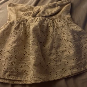 Fin bandlös topp  - Jättefint topp från SHEIN i storlek XS. använd ett fåtal gånger 💗