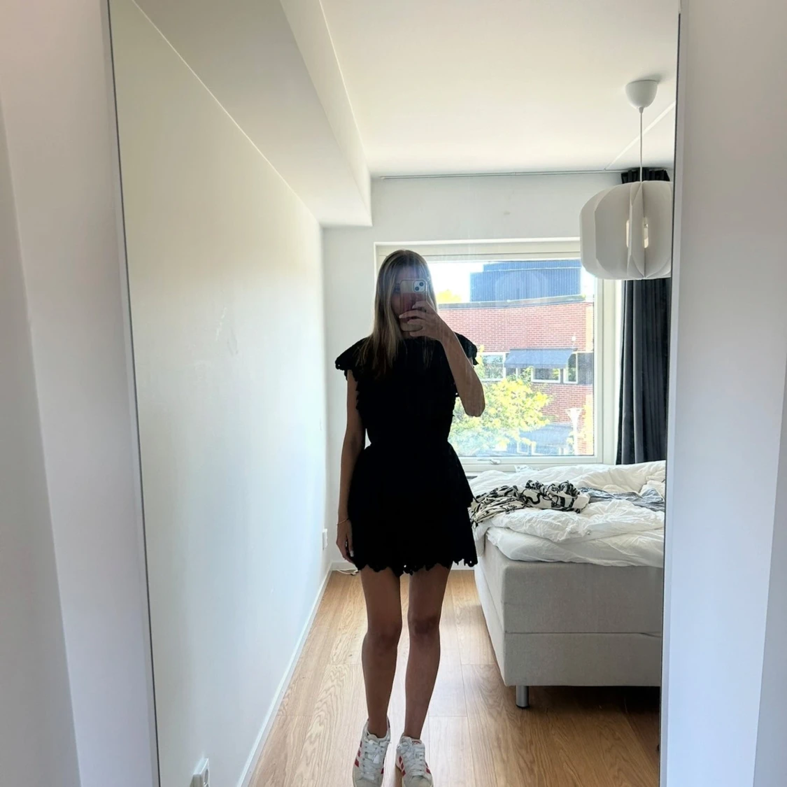 Svart kort klänning från H&M Divided