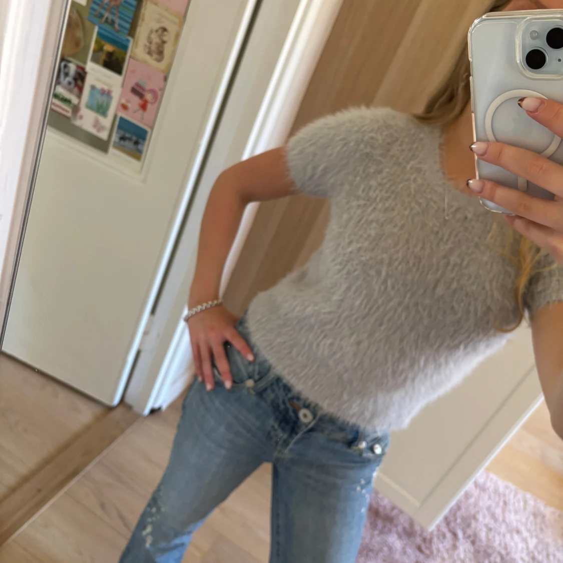 Ljusgrå fluffig kortärmad topp - 1