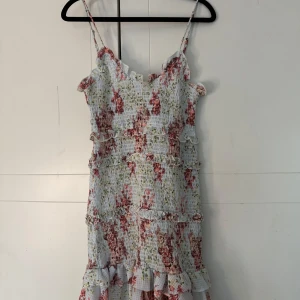 Zara klänning - Jätte fin Zara klänning med mönster💞