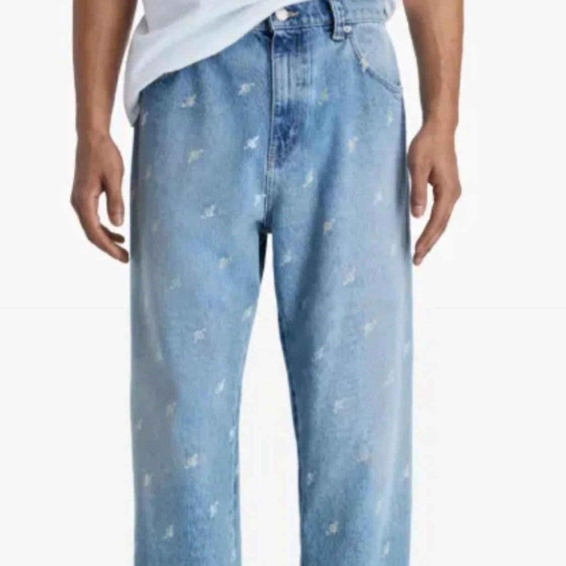 Axel Arigato ljusblå jeans med mönster