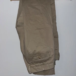 Polo Ralph Lauren - chinos - Polo Ralph Lauren - chinos strl 32 Använd, cond 9/10 Nypris 1.999:- Mitt pris 500:- 