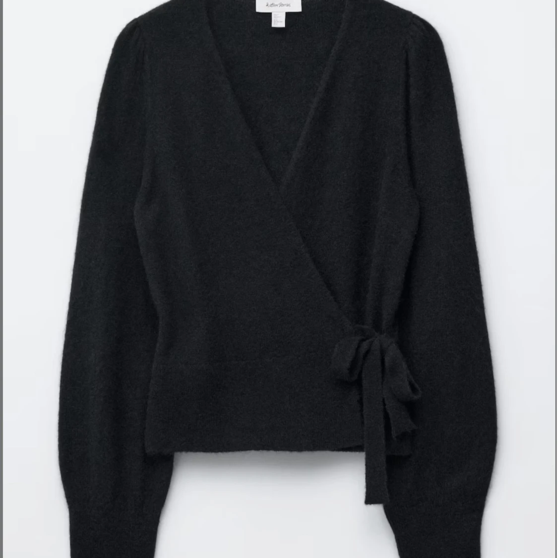 Mörkblå omlottkofta från & other stories