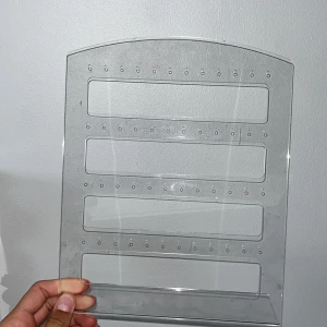 Smyckeshållare - Jag säljer en dekoration som kan användas som öronhöngebehållare jag har själv inte använt den så den är i bra skick.