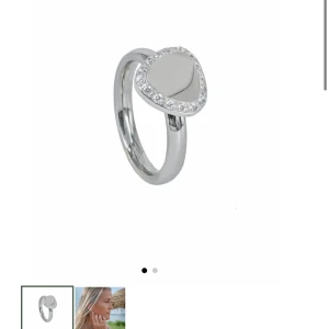 Silverring med stenar - Säljer min fina ring från Astrid&Agnes som inte används lägre. Nypris 449! Skriv om ni undrar något.🩵🩵Pris kan diskuteras!