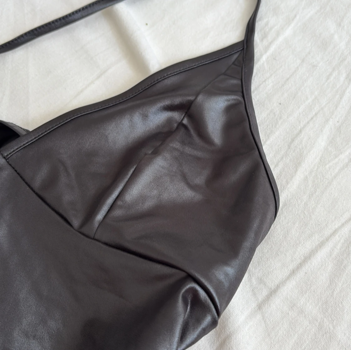 Svart faux skinn linnetopp från Cider - 4