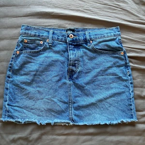 Blå jeans kjol - Storlek M. Från Lager157.