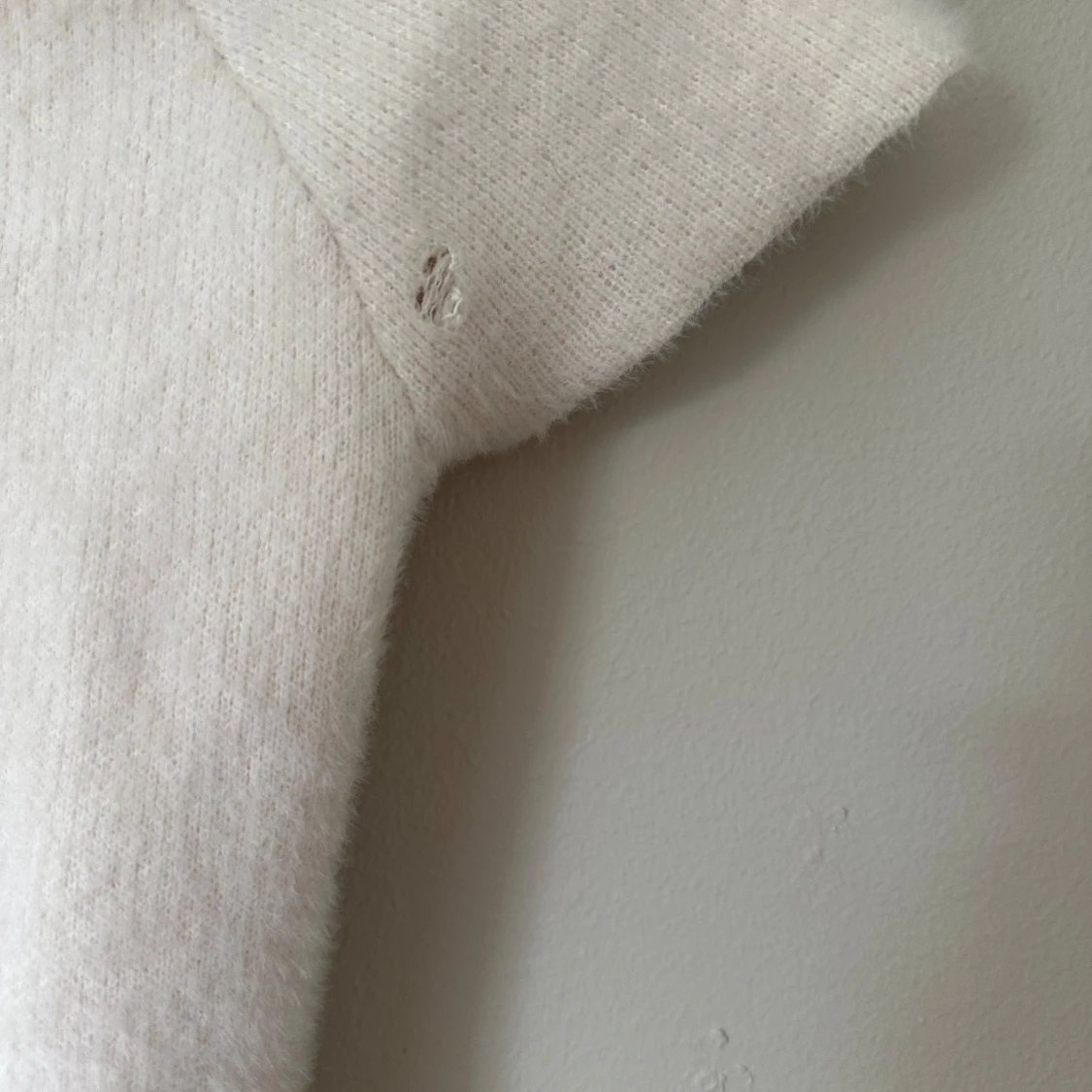 Beige stickad topp med snörning - 1