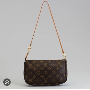 Pochette väska från Louis Vuitton - Säljer min så snygga handväska från Louis Vuitton, den är använd sparsamt, för mer information om väskan kan man skriva till mig. Jag köpte den för 10,000 kr, då den har några små defekter säljer jag den för 3500kr. Den är sjävklart äkta 