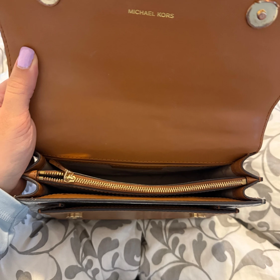 Michael Kors axelväska med kedjerem - 2