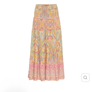 Jättesnygg kjol med mönster  - Jättesnygg långkjol som har ett jättefint mönster och är väldigt färgglad, passar 162-170 på längden och nästan aldrig använd, skriv för egna bilder💗nypris 600