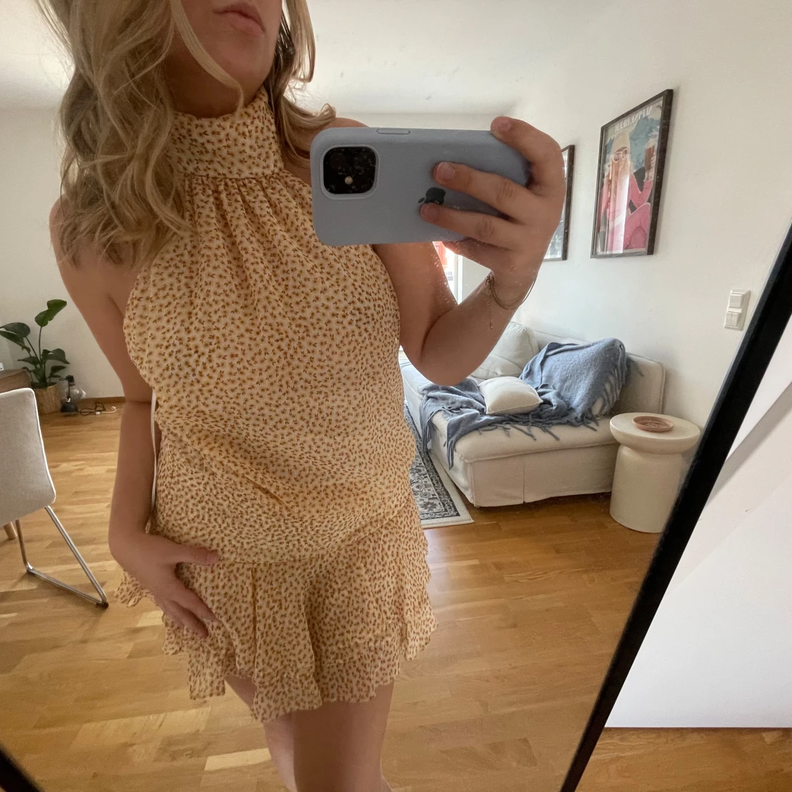 Blommig halterneckklänning med öppen rygg Zara  - 3