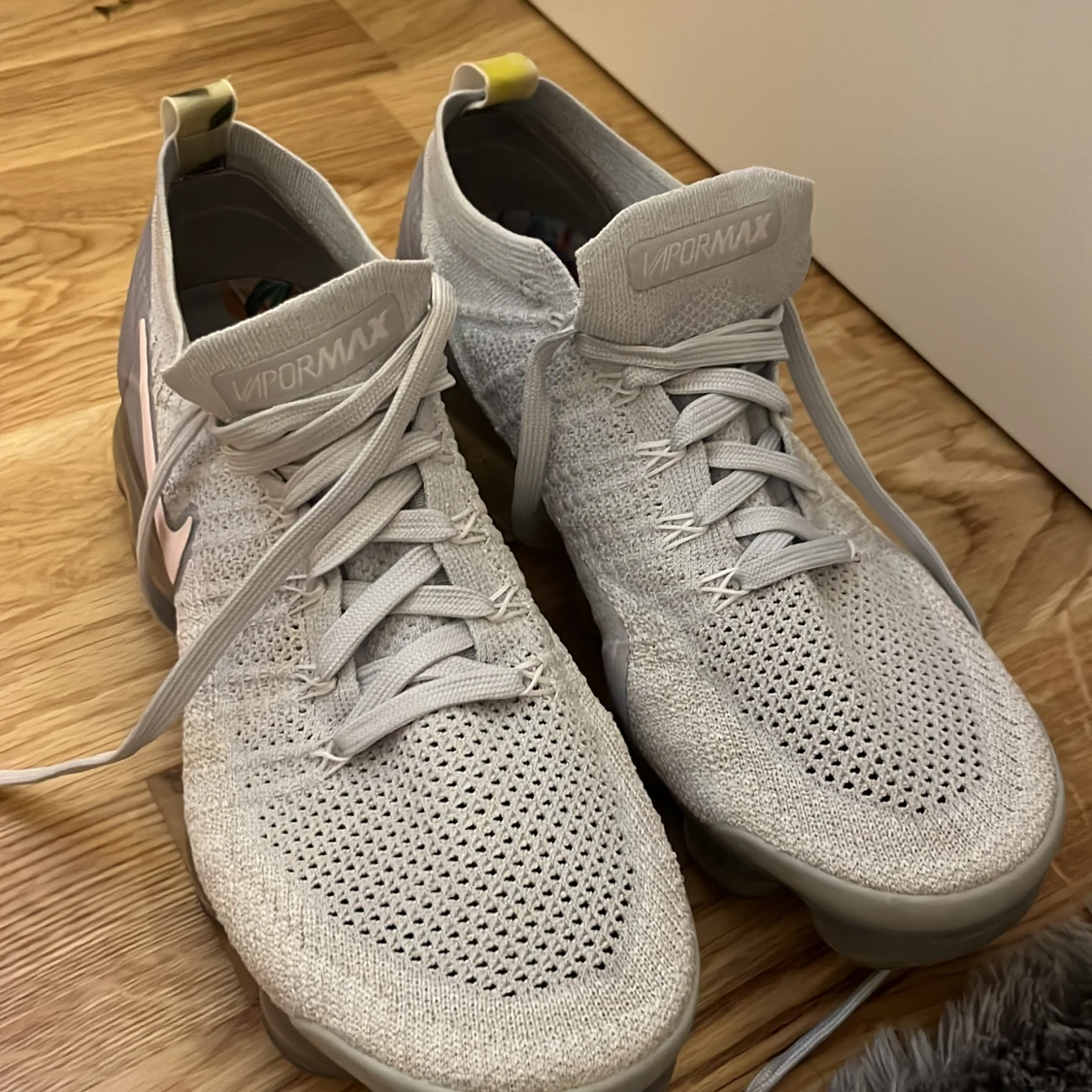 Nike Air Vapormax Flyknit sneakers i ljusgrått - 1