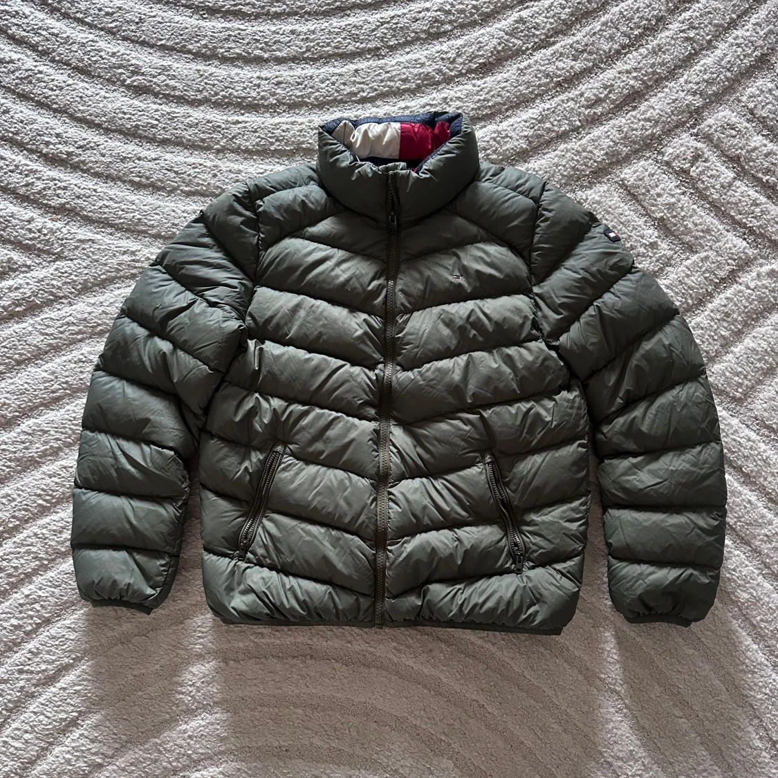 Olivgrön pufferjacka från Tommy Hilfiger