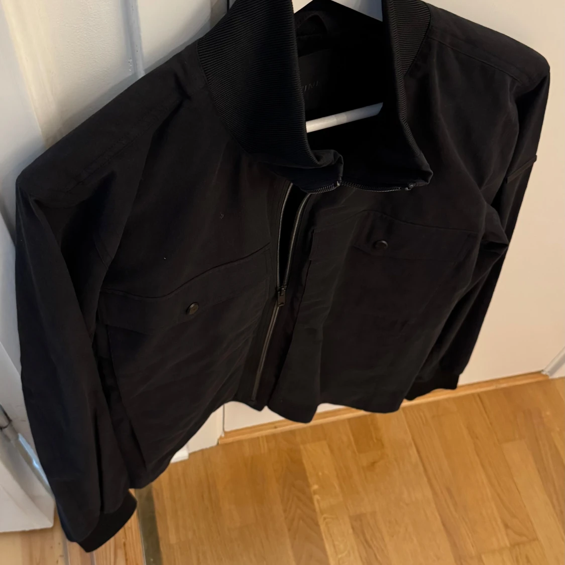 Svart jacka från Elvine med dragkedja - 2