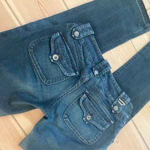 lågmidjade diesel-jeans - Raka i benen. 