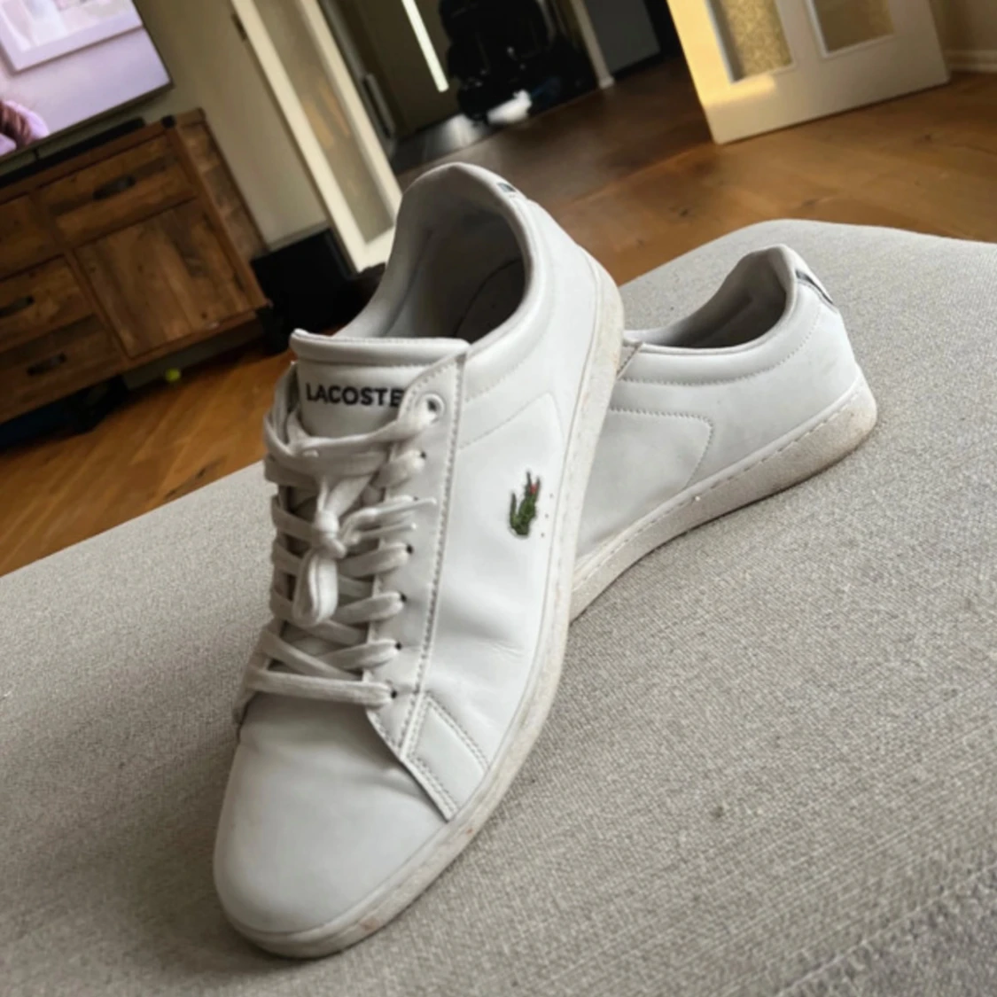 Vita sneakers från Lacoste