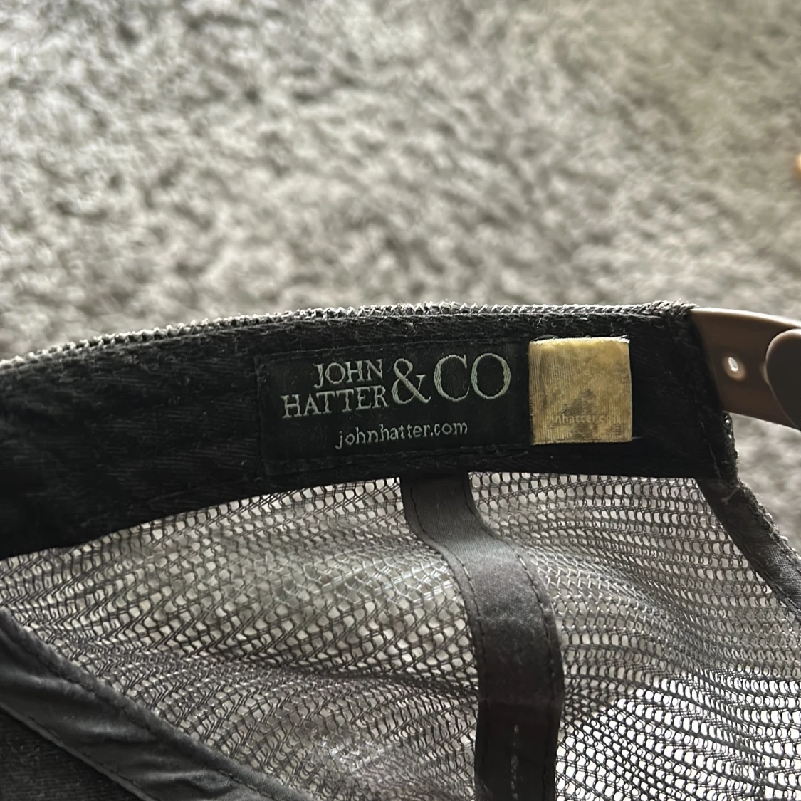 Beige keps från John Hatter & Co med LIMITLESS-tryck - 2