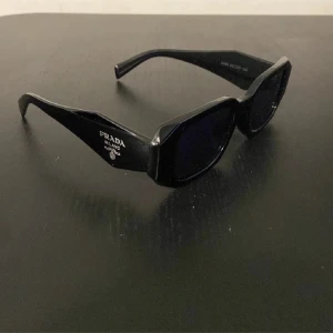 Prada glasögon  - Säljer min systers glasögon då hon inte har användning av de