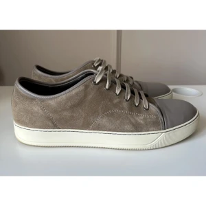 Lanvins - beige lanvins i mocka box och dust bag medföljer med extra snören storlek 40