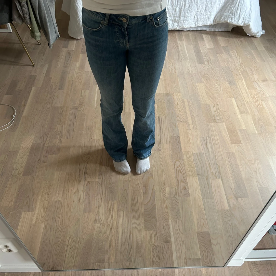 Blå bootcut jeans från Zara