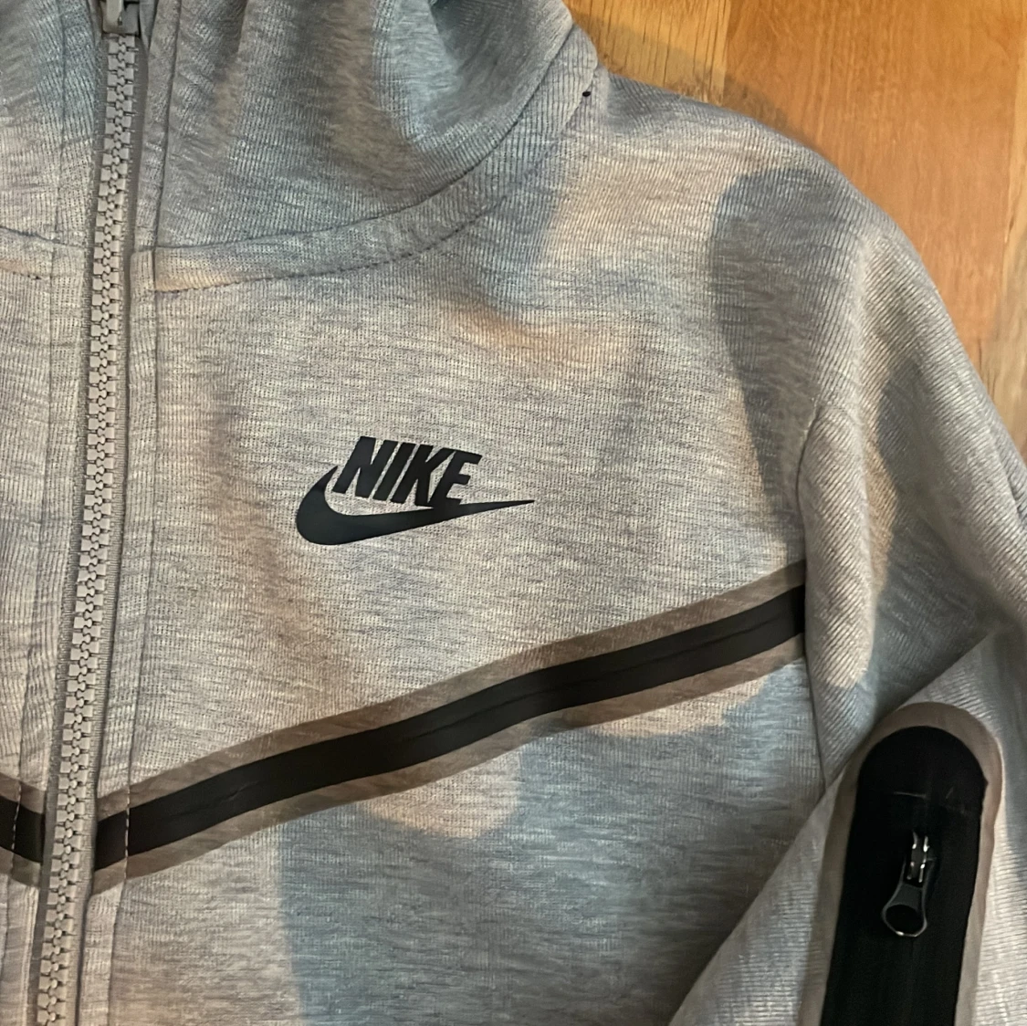 Säljer 2 Nike techs - 1