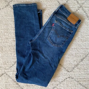 Levis jeans 511 - 511 jeans i värdigt bra skick. Modellen är slim fit. 