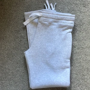 Russemerch  - BARA GRÅA INGÅR. Blåa i profilen. Nästa aldriga använda. Pga försmå. 