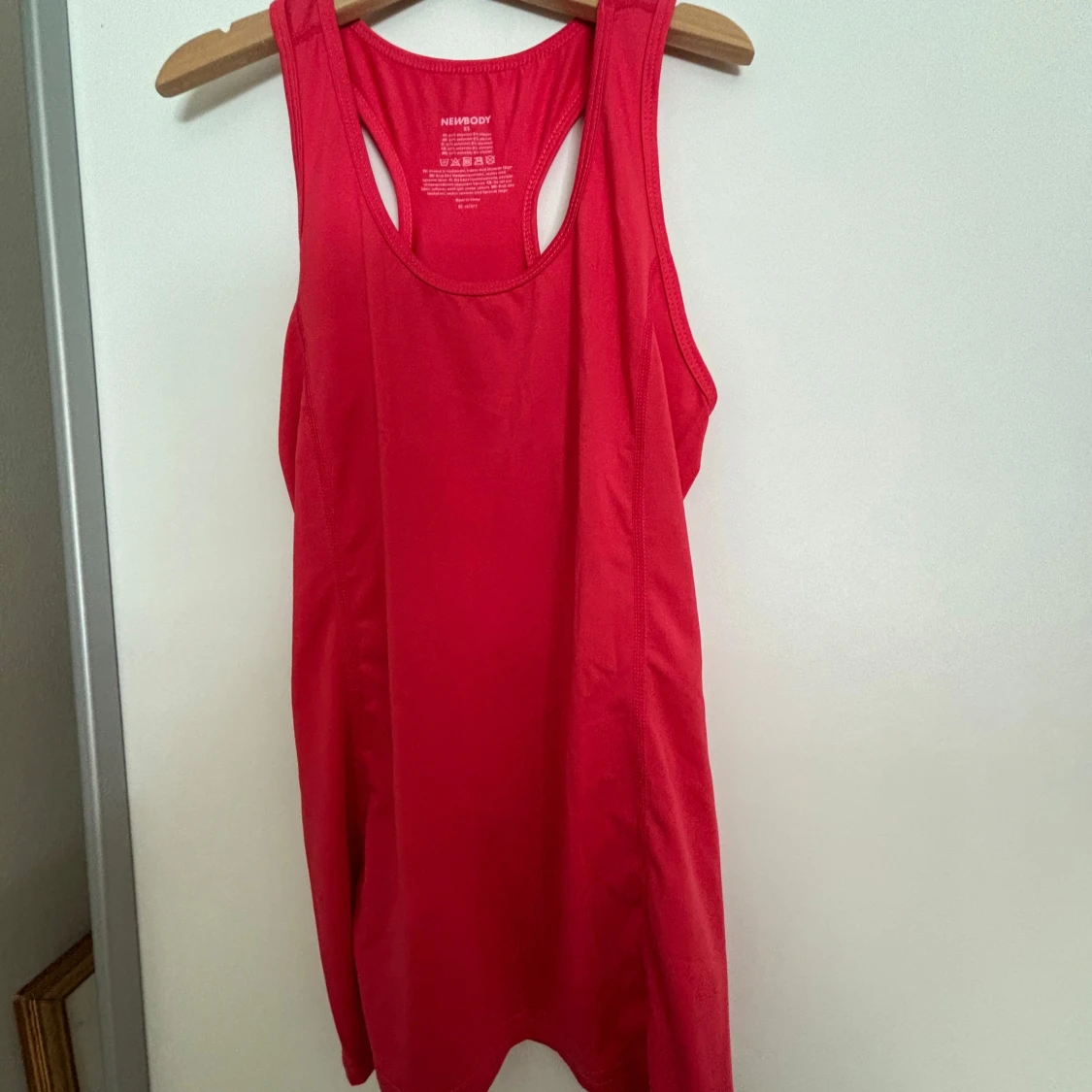 Röd träningstopp från Newbody - 1