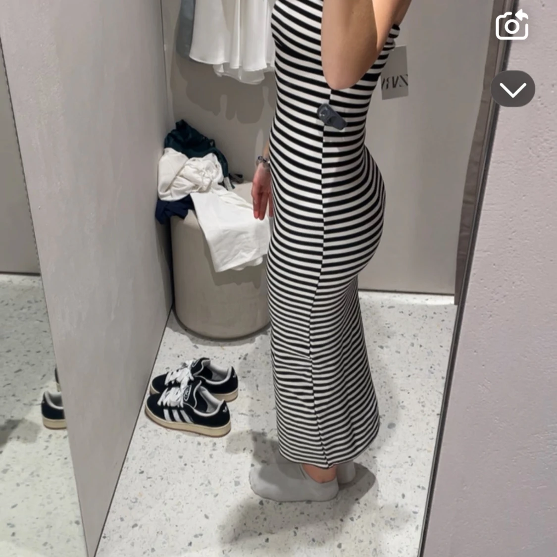 Svartvit randig långklänning ifrån Zara  - 1