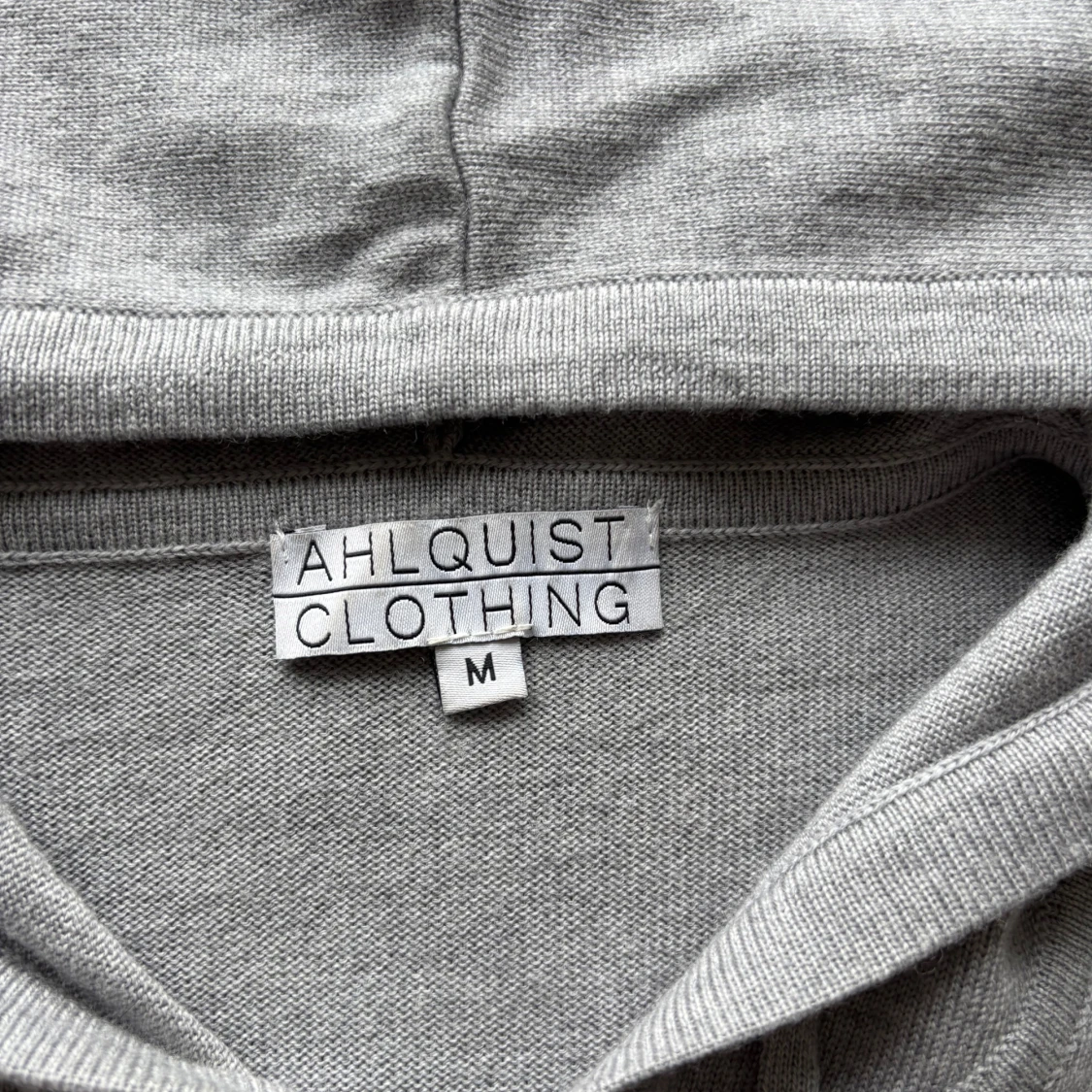 Grå merinoull hoodie från Ahlquist Clothing - 1