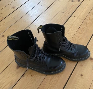 Dr Martens  - Dr Martens Använda men väldigt fint skick. 
