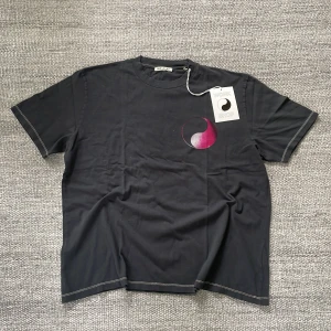 Our legacy box tee  - Our legacy box tee Gabrio Bini, size 50 helt ny! 