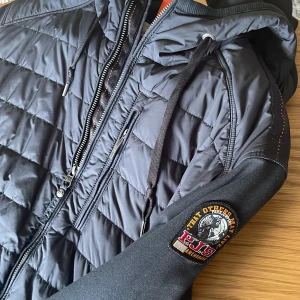 Parajumper jacka - Används inte längre, vill sälja snabbt så kan gå ner i pris.