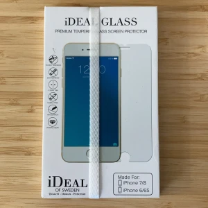 Skyddsglas - Jag säljer ett skyddsglas för 100kr pga att jag glömde bort det, nypris 300kr det är helt oöppnat från ideal of Sweden. Funkar till iPhone 6s, 6, 7, SE, och 8. Tryck ej på köp nu kontakta gärna mig om du är intresserad. 
