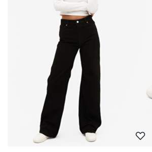 Svarta jeans från monki i storlek 36❤️modell Yoko hög midja. Frakt ingår ej