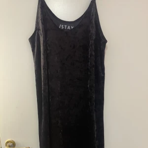 Klänning i sammet - Knappt använd