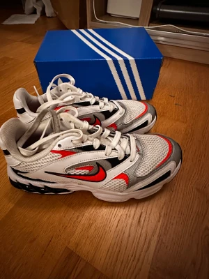 Sneakers - Asballa sneakers från nike som tyvärr inte kommer till användning. Fint skick bortifrån lite smutsiga 