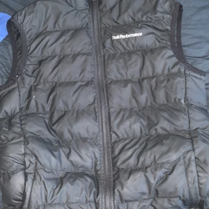 Peak performance  - En peak performance väst ja tröttnat på