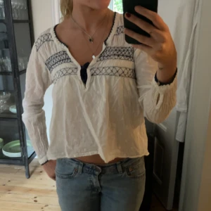 Blus - Säljer denna superfina odd Molly blus.❤️❤️
